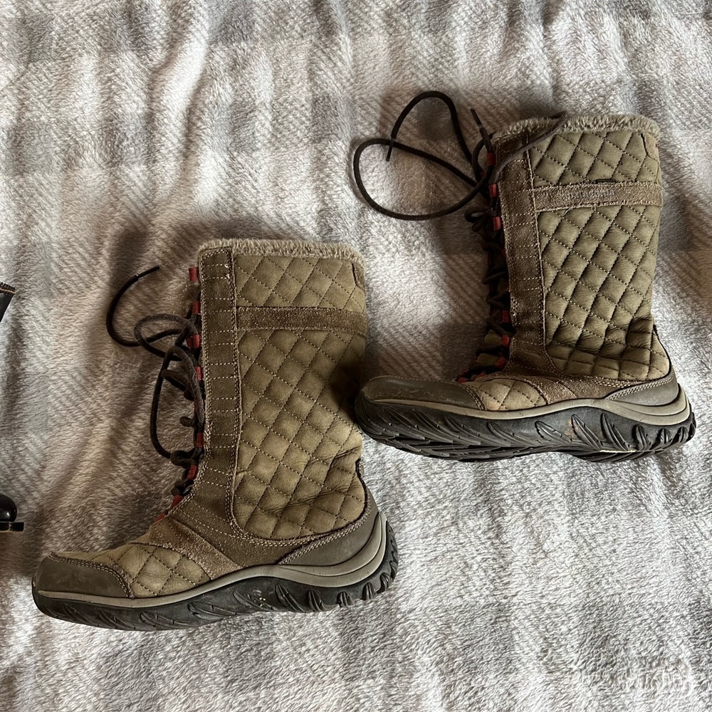 Patagonia winter boots with fur lining